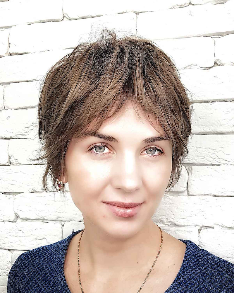 pixie mit sweeping fringe kurzhaarschnit frauen