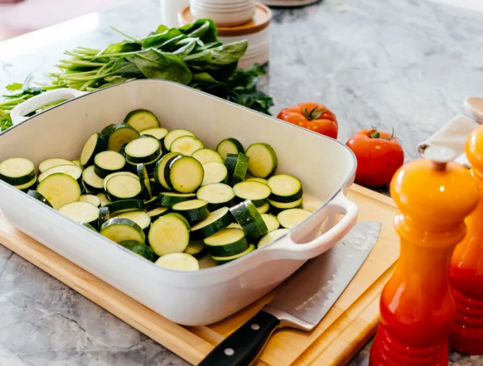 schneller zucchini auflauf zucchinischeiben in casserolle