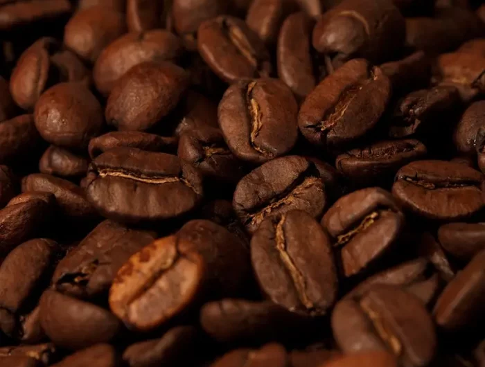 trockenes kaffeepulver ist ein natuerliches mittel gegen wespen
