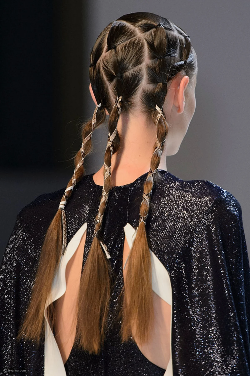 welche frisur im sommer welche zoepfe sind im trend sommer 2022 crownbraids mit tripple braids lange haare