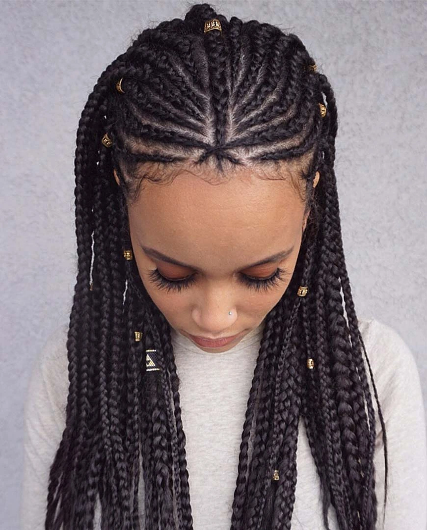 welche zoepfe sind im trend fulani braids frisur sommer 2022 schwarze haare mit glasperlen