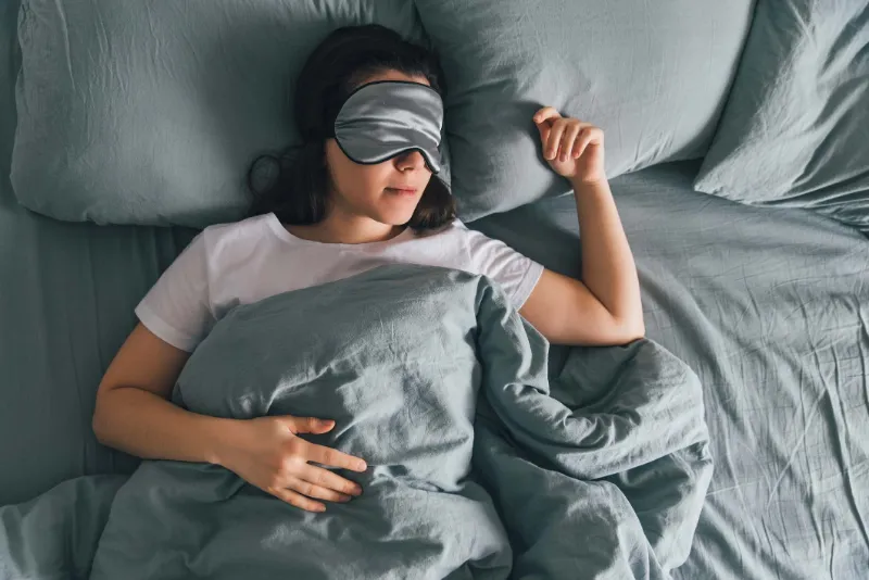 schlafen auf dem ruecken schlafposition gesunder schlaf ohne rueckenschmerzen