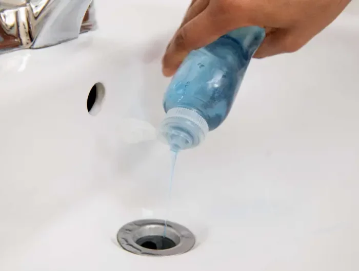 abfluss stinkt hausmittel warum stinkt es aus den abfluss abfluss mit spuelmittel reinigen