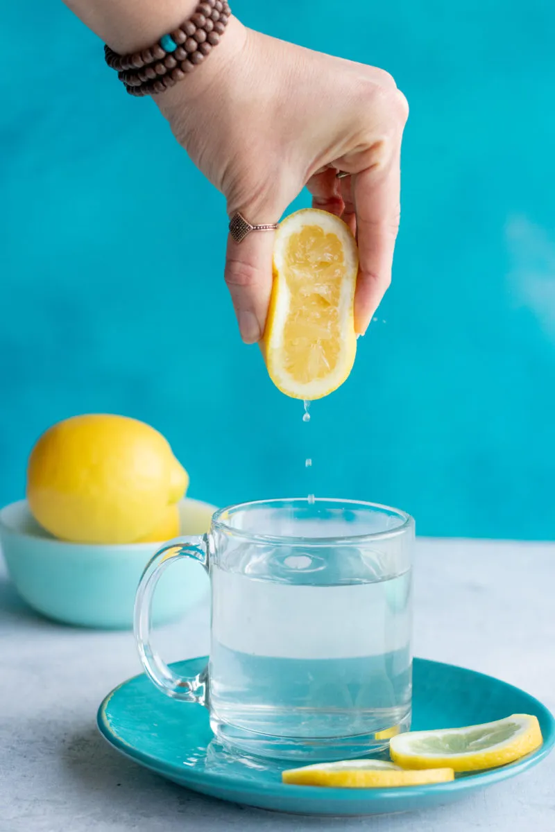 abnehmen mit zitronenwasser und auswirkungen auf den koerper