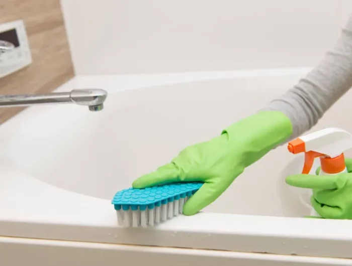 badezimmer reinigen hausmitteln badewanne sauber machen tipps