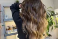 California Brunette Haarfarbe: Der neueste und tollste Trend für braune Haarfarben