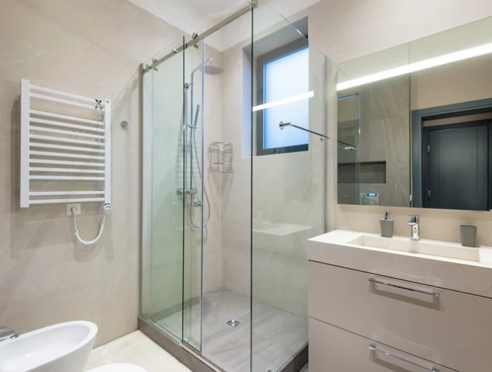 duschkabine zwischenräume reinigen badezimmer sauber machen duschabtrennung aus glas