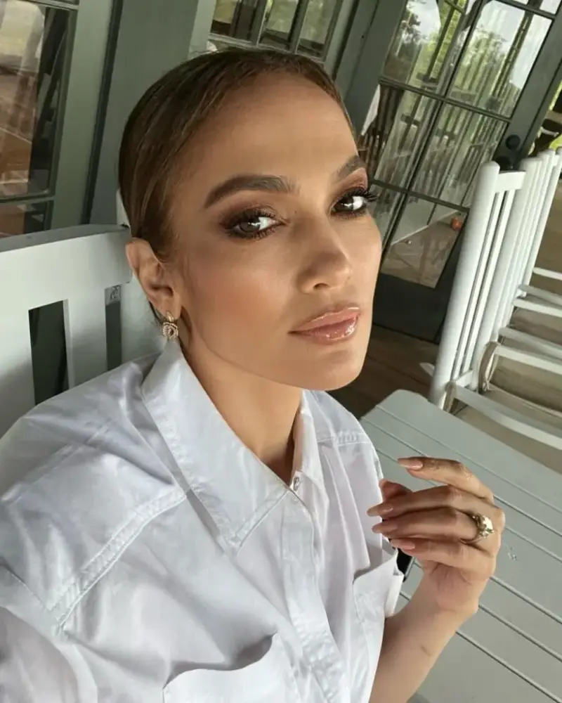 frosted lip gloss.jennifer lopez mit frosted lips in nude nuance