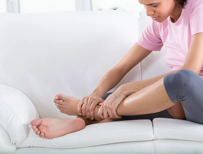 geschwollene beine bei hitze was tun massage leisten