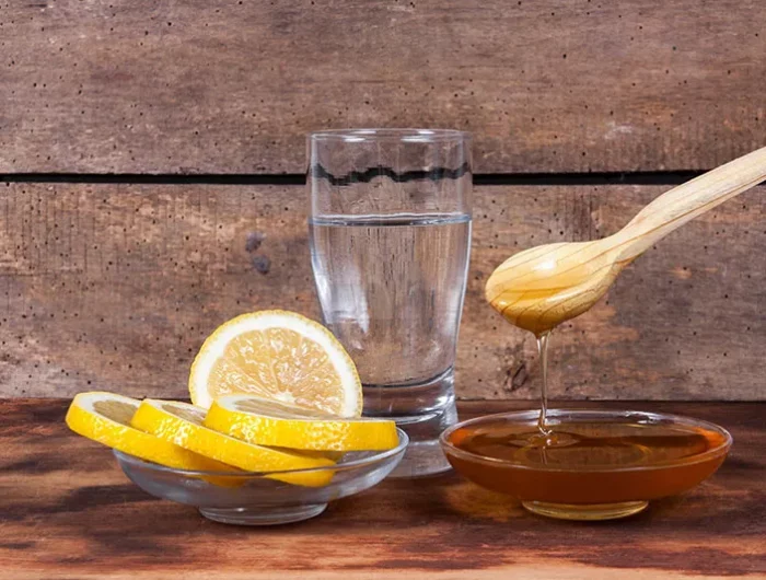 kann gesund mit lebensmitteln abnehmen hilfreiche infos wasser mit zitrone und honig