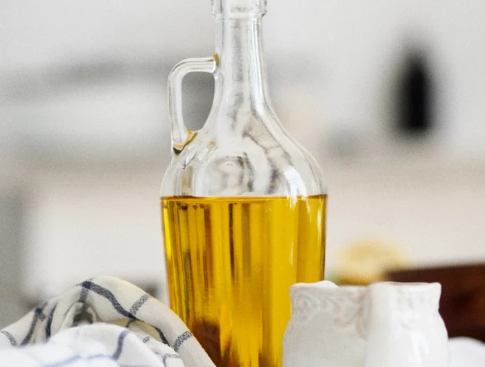 make up entfernen hausmittel olivenlel in glasflasche