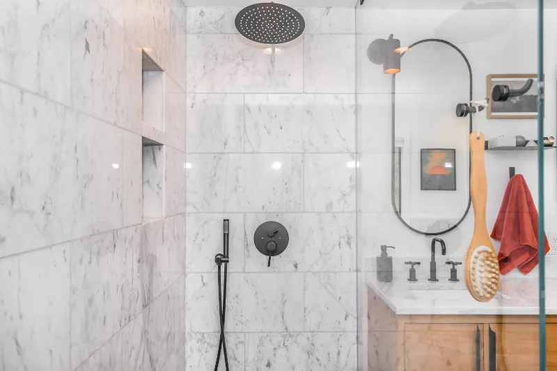 modernes badezimmer dusche brause entkalken und wieder neu machen enklakung mit hausmitteln
