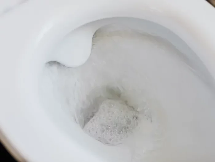 urinstein putzen braune flecken entfernen aus der toilettenschüssel
