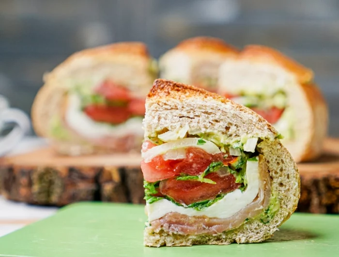 warme toast rezepte sandwiches mit avoado lauch und tomaten