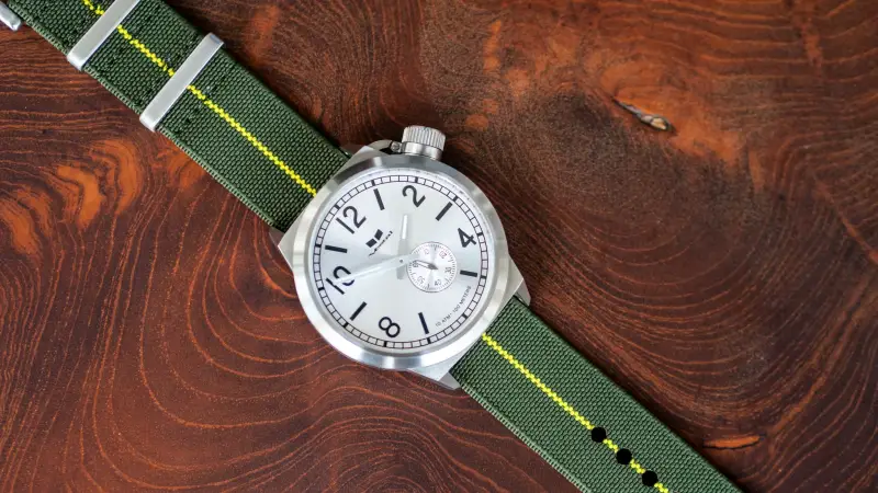 apple watch armband reinigen dauerhaft maenner uhr mit olivengruenen armband aus stoff