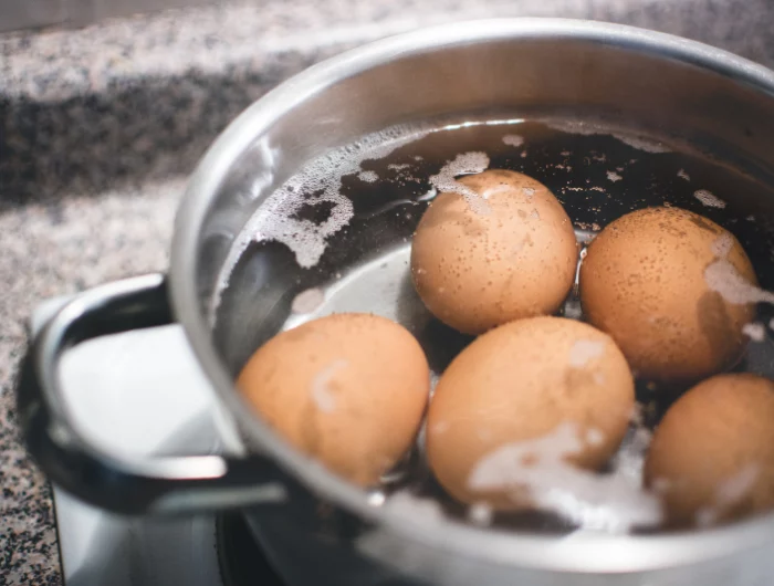 eierwasser weiterverwenden eier kochen im topf