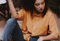 Moderne Jeans im Herbst 2022 kombinieren: Die besten Styling-Tricks von Französinnen