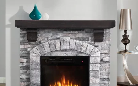 kamin stein silberne stehlampe dekorative vasen