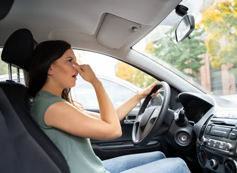 klimaanlage im auto desinfizieren auto klimaanlage reinigen wie oft frau haelt sich die nase schlechter geruch im innenraum