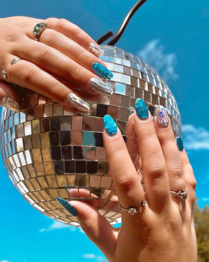 nagellack trend disco nails sind sehr aktuell jetzt