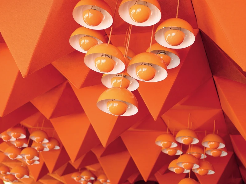 verner paton dekor der 70er jahre spiegel kantine raum orange decke lampen foto michaelbernhardi spiegelverlag 2011