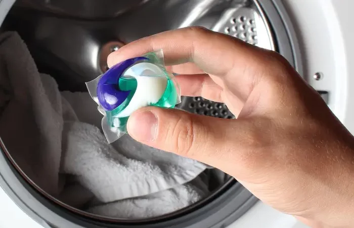 warum stinken meine waesche nach dem waschen weisse kleidung mit waschmittelkapsel waschen