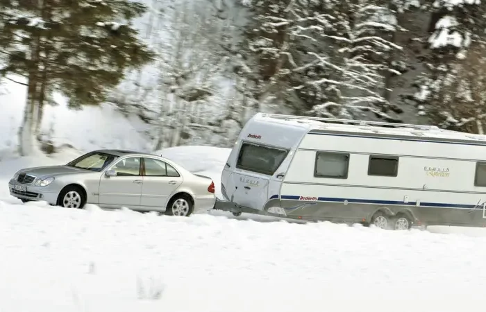 wohnmobil richtig lueften im winter wohnwagen im winter am auto angehaengt