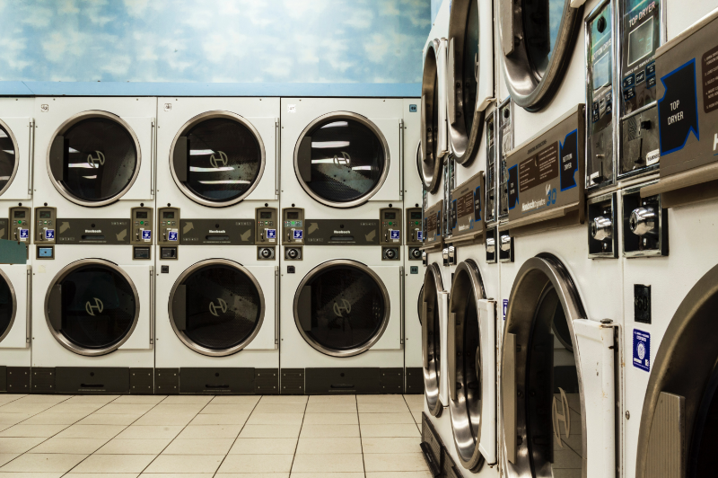 bunte waesche waschen viele waschmaschinen waesche tipps geld sparen
