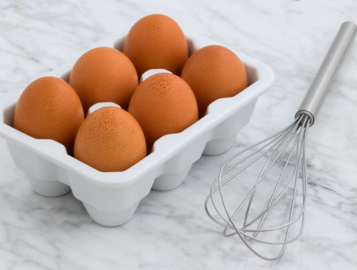 eier schaelen tipp einfacher hack eier in eierschuessel