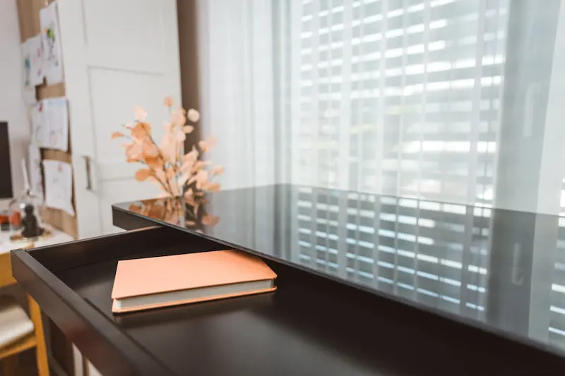 erfahren sie mehr ueber buerostuehle und tische