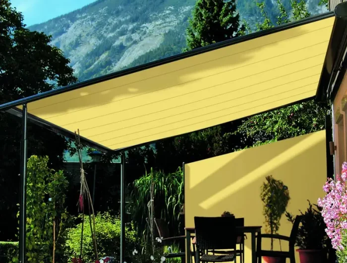 flexibler sonnenschutz terrasse wie beschatte ich meinen balkon sowero gelber sonnenschutz dach und von seiten
