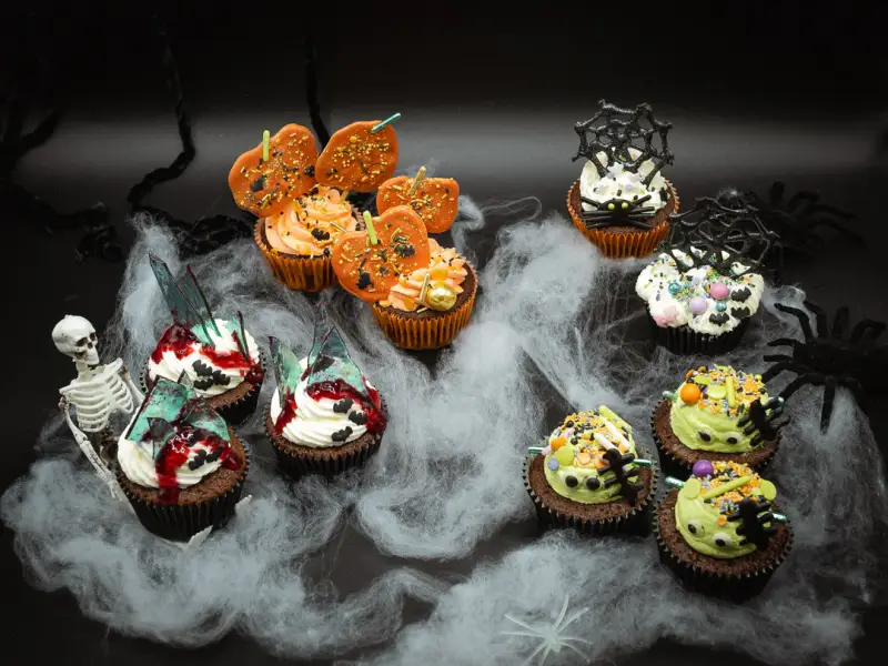 halloween kuchen rezepte gruselig kleine muffins mit halloween dekoration