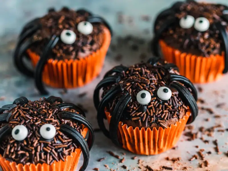 halloween muffins rezepte aus dem backofen fuer kinder spinnenmuffins