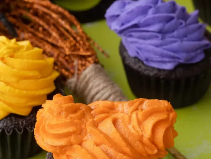 hokus pokus halloween muffins mit drei farben creme