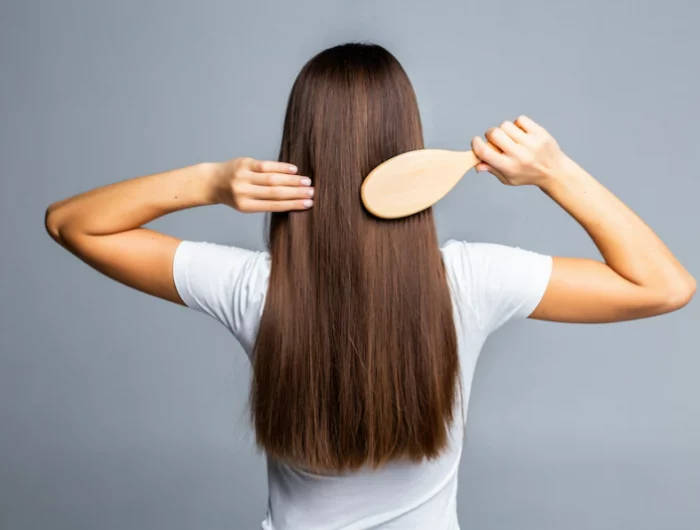 inhaltsstoffe die haarausfall verursachen frau mit langen haaren