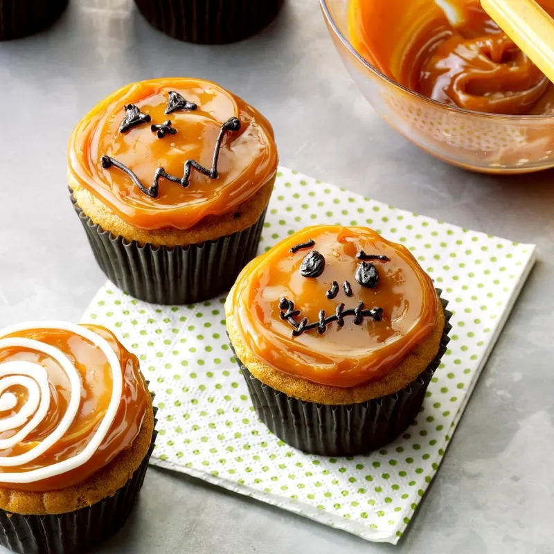 kürbis cupcakes dekoration mit karamell halloween idee