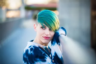 pixie mit langem deckhaar bunt extrem