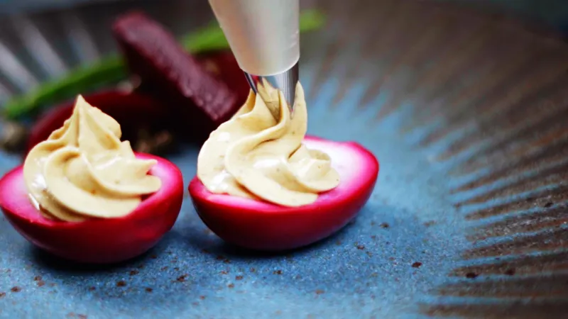 deviled eggs rote beete halloween rezept