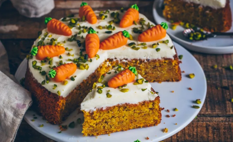 saftiger karottenkuchen mit nuessen und frischkaese frosting rezept