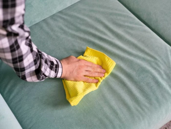 sofa polster reinigen hausmittel molstermoebel sauber machen tipps