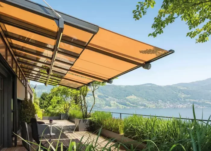 welcher sonnenschutz bei starkem wind sonnenschutz auf windiger terrasse sowero klemmarkisen orange