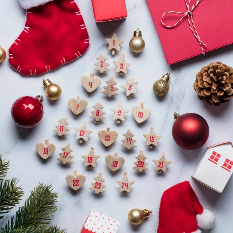 adventskalender ideen weihnachtsbaum aus 24 schmuckstücken