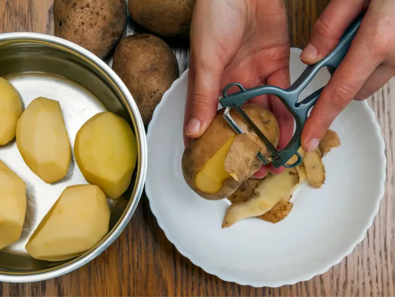 edelstahl armband reinigen hausmittel kartoffel schaelen zum edelstahl reinigen verwenden
