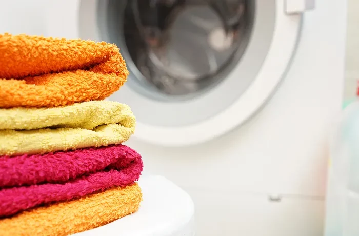 farbige handtuecher richtig waschen und trocknen