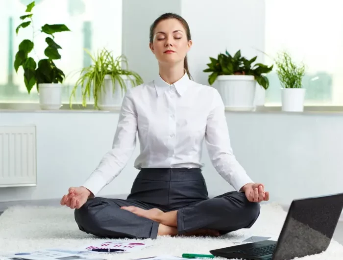 kann meditieren das selbstbewusstsein verbessern