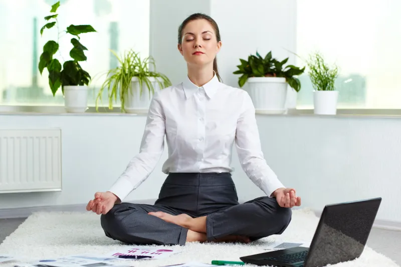 kann meditieren das selbstbewusstsein verbessern