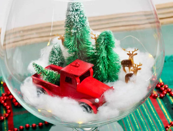 kreative tischdeko idee weinglas weihnachtlich dekoriert