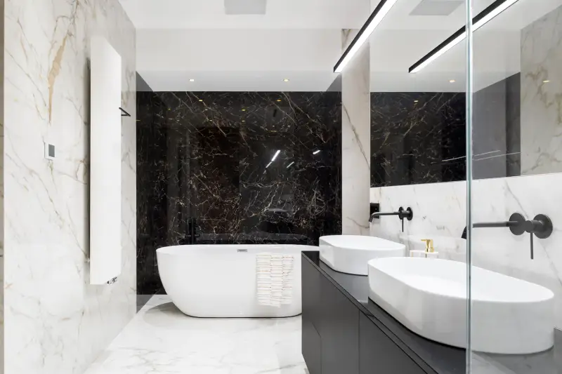 möbeltrends 2023 interior moebel trends 2023 badezimmer mit marmor muster in schwarz und weiss