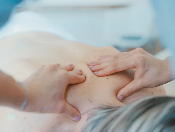 nackensteife behandlung mit massagen