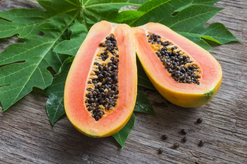 papaya essen fuer junge haut gesunde lebensmittel
